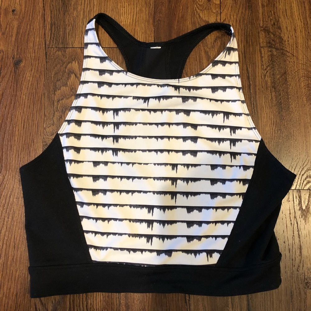 UNDER ARMOUR CROP TANK SZ MEDIUM